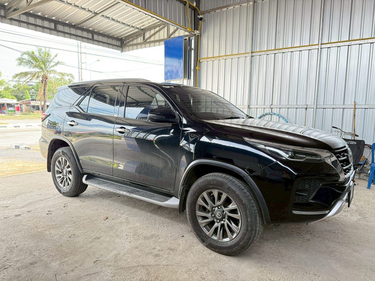 ก่อนเปลี่ยนสี Toyota Fortuner สีดำ