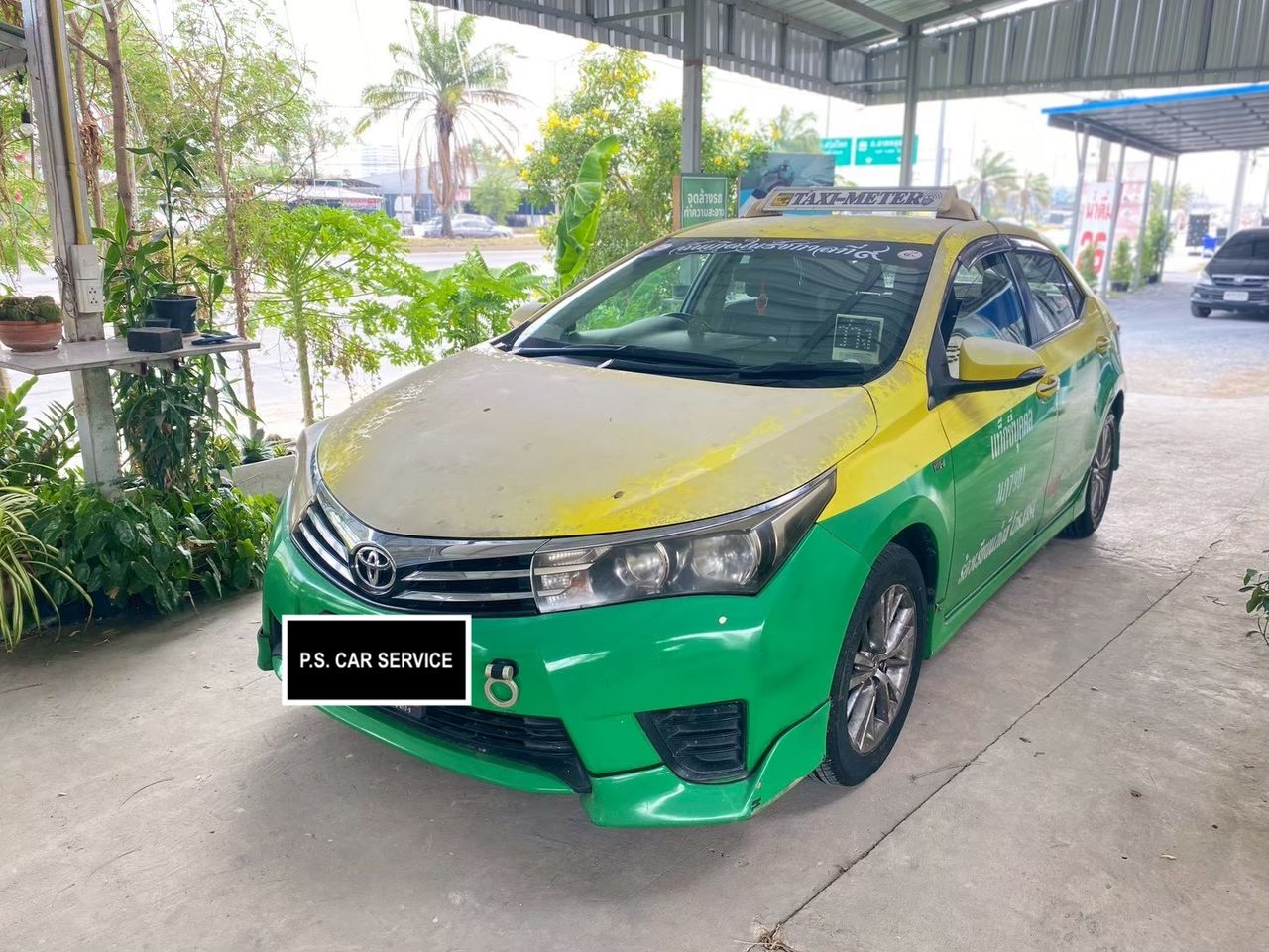ก่อนเปลี่ยนสี Toyota Corolla แท็กซี่ สีเขียว-เหลือง